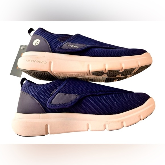 NWT Fitville 11EW Men’s Velcro Slip-on Loafers - Picture 2 of 8